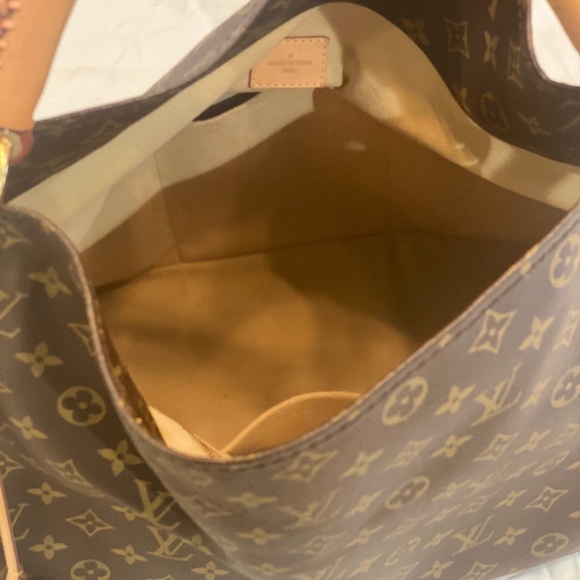 Louis Vuitton Artsy MM Tote - Picture 6 of 14